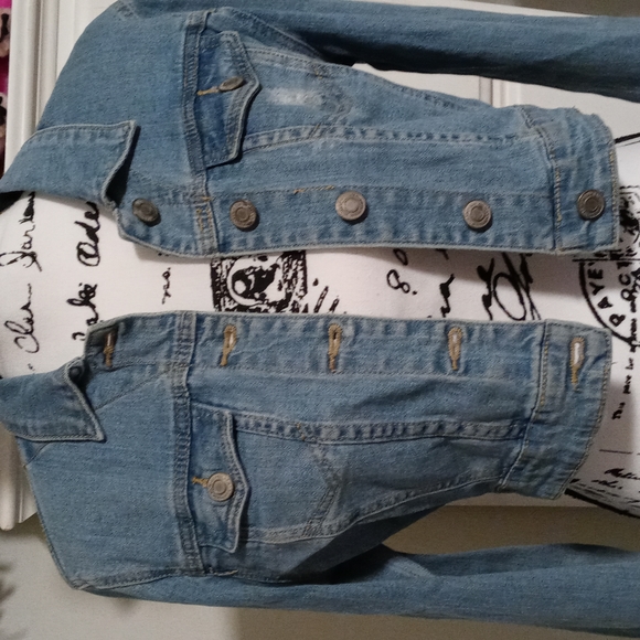 Denim crop jean jacket - Picture 3 of 7